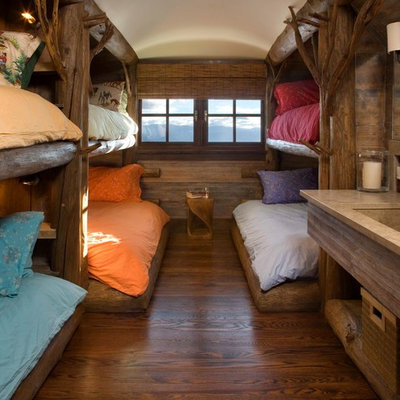 Inspiration for a mid-sized rustic gender-neutral dark wood floor and brown floor kids' bedroom remodel in New York