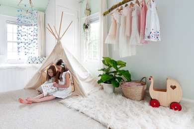 Example of an eclectic kids' room design in Boston