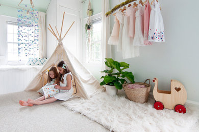 Photo of a bohemian kids' bedroom in Boston.