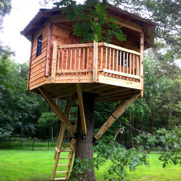 Octagon cedar tree house