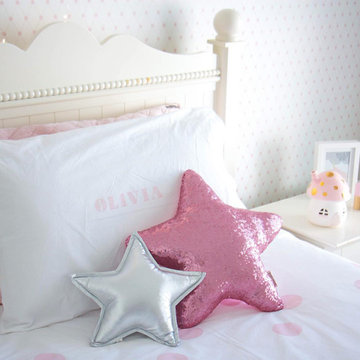 Pink and White Girls Bedroom Geometric Wallpaper