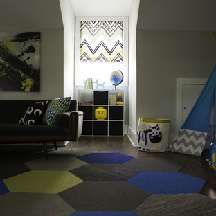 Idee per un'ampia cameretta per bambini da 1 a 3 anni moderna con pareti grigie e moquette