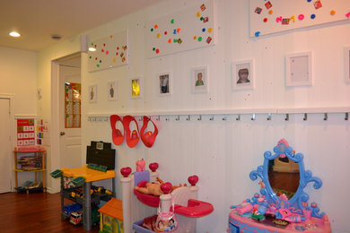 Example of a trendy kids' room design in Montreal