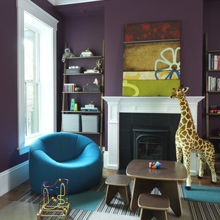 Idées déco pour une chambre d'enfant contemporaine avec un mur violet et moquette.