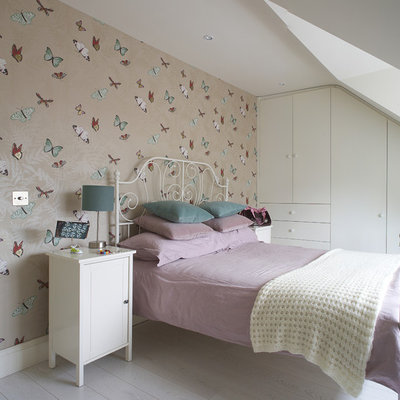 Inspiration for a contemporary girl kids' room remodel in Dublin