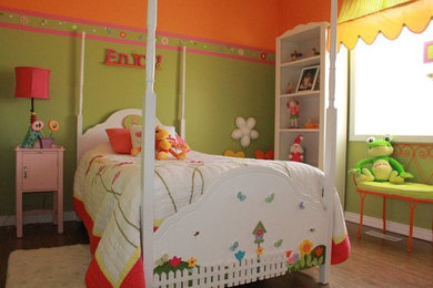 エドモントンにあるトランジショナルスタイルのおしゃれな子供部屋の写真