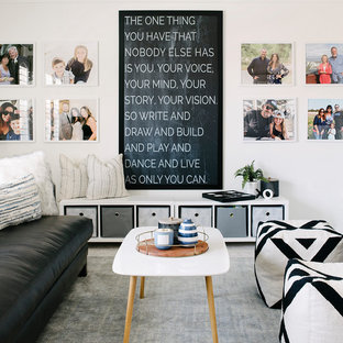Réalisation d'une chambre d'enfant de 4 à 10 ans design de taille moyenne avec un mur blanc, moquette et un sol gris.