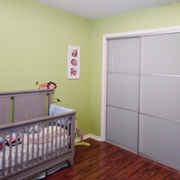 Sliding doors for closet in kids' bedroom, Aventura