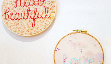 DIYアイデア：「刺繍枠」にファブリックを挟んで壁を飾ろう！