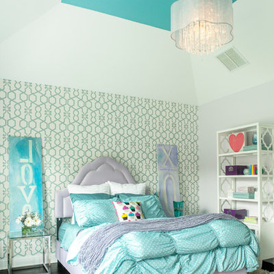 Inspiration for a transitional girl teen room remodel in New York