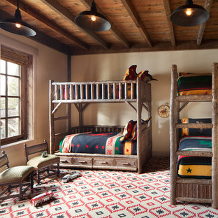 Aménagement d'une chambre d'enfant de 4 à 10 ans montagne avec un sol multicolore et moquette.
