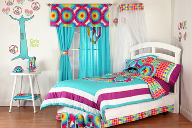 Example of a trendy girl kids' room design in Omaha