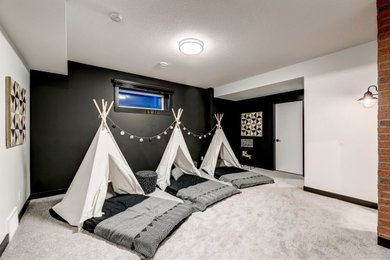 エドモントンにあるお手頃価格の中くらいなトランジショナルスタイルのおしゃれな子供部屋 (黒い壁、カーペット敷き、グレーの床) の写真