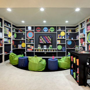 Cette image montre une chambre d'enfant traditionnelle de taille moyenne avec un mur noir et moquette.