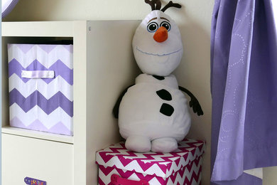 Example of an eclectic kids' room design in Tampa