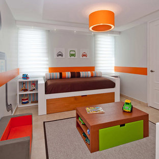 Foto di una cameretta per bambini da 1 a 3 anni design di medie dimensioni con pavimento in marmo