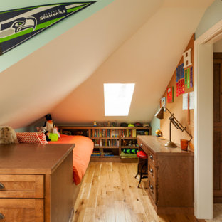Small arts and crafts gender-neutral medium tone wood floor and brown floor kids' bedroom photo in Seattle with green walls