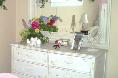 Example of a mid-sized eclectic girl kids' room design in Orange County