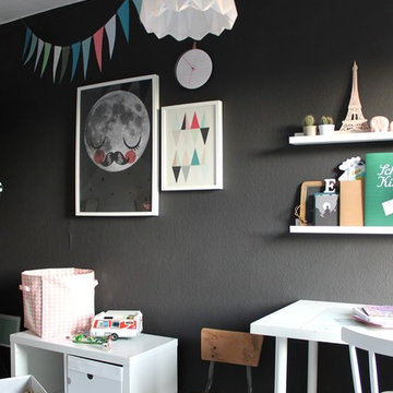 Farbfreude! Kinderzimmer mit schwarzer Wand
