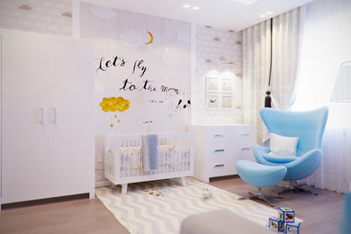 Идея дизайна: нейтральная детская среднего размера в современном стиле с спальным местом, бежевыми стенами и светлым паркетным полом для ребенка от 1 до 3 лет