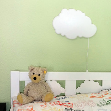 Teddy und süße Wandleuchte behüten den Schlaf