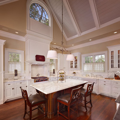 Inspiration for a timeless kitchen remodel in Charleston with a farmhouse sink