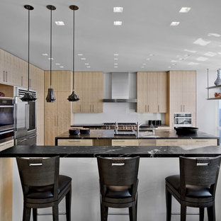 Contemporary kitchen photos - Inspiration for a contemporary kitchen remodel in New York
