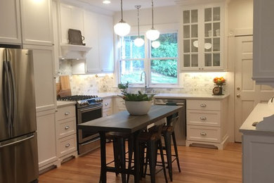 Inspiration for a small modern l-shaped eat-in kitchen remodel in Portland with shaker cabinets, white cabinets, quartzite countertops and gray backsplash