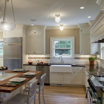 1920 Colonial Kitchen