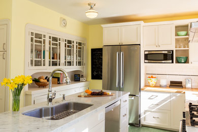 Example of a small classic kitchen design in San Francisco
