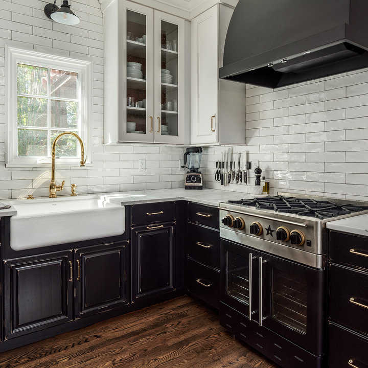 1920S Farmhouse Photos Ideas Houzz   1920s Farmhouse Kitchen Sandw Kitchens Img~cc01d53b0aba74db 9825 1 6a5dd09 W720 H720 B2 P0 