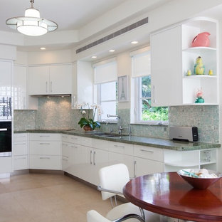 Transitional kitchen ideas - Kitchen - transitional kitchen idea in Miami