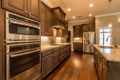 Example of a large trendy galley medium tone wood floor eat-in kitchen design in Tampa with an undermount sink, quartz countertops, gray backsplash, ceramic backsplash, stainless steel appliances and an island