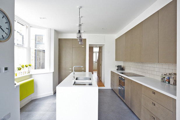 Contemporary Kitchen by ARCHEA Ltd