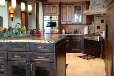 Example of a classic kitchen design in Denver