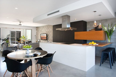 Kitchen - contemporary kitchen idea in Sunshine Coast