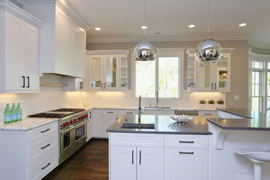 Example of a minimalist kitchen design in Raleigh