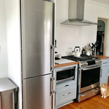 24" Fridge and gas Stove with chimney hood