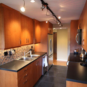3 Baths and 2 Kitchens
