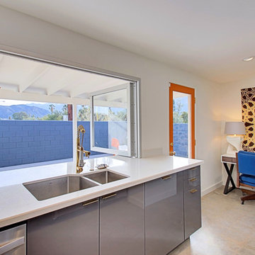 3 Palms - Pass Through Kitchen Window & Desk Area