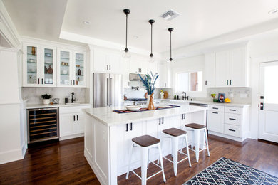 Example of a trendy kitchen design in Los Angeles