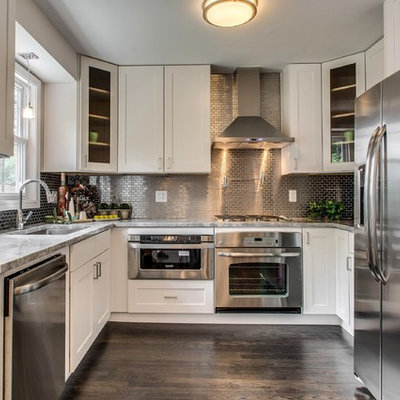 Example of a transitional u-shaped kitchen design in Chicago with stainless steel appliances, an undermount sink, shaker cabinets, white cabinets, metallic backsplash and mosaic tile backsplash