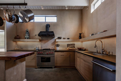 Example of an urban kitchen design in Los Angeles