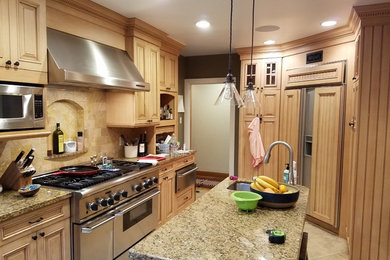 Example of a minimalist kitchen design in Denver