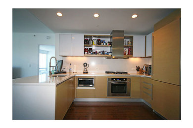 Kitchen - kitchen idea in New York with stainless steel appliances