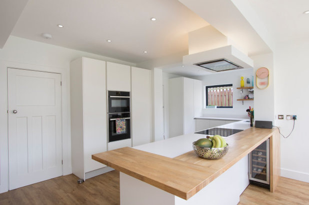Contemporary Kitchen by Oasys Property Solutions