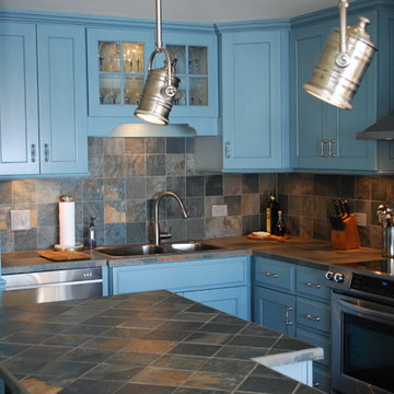 A blue (yes, blue!) Chicago Kitchen | Greenfield Cabinetry | custom