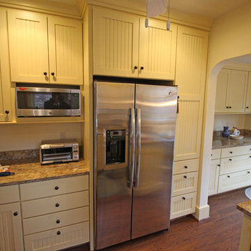 A Cheery Farmhouse Kitchen - Grosse Pointe Farms
