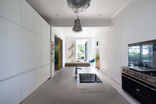 Modern Kitchen by Claudia Dorsch Interior Design Ltd