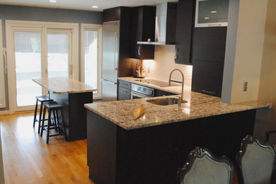 Example of a minimalist kitchen design in Baltimore